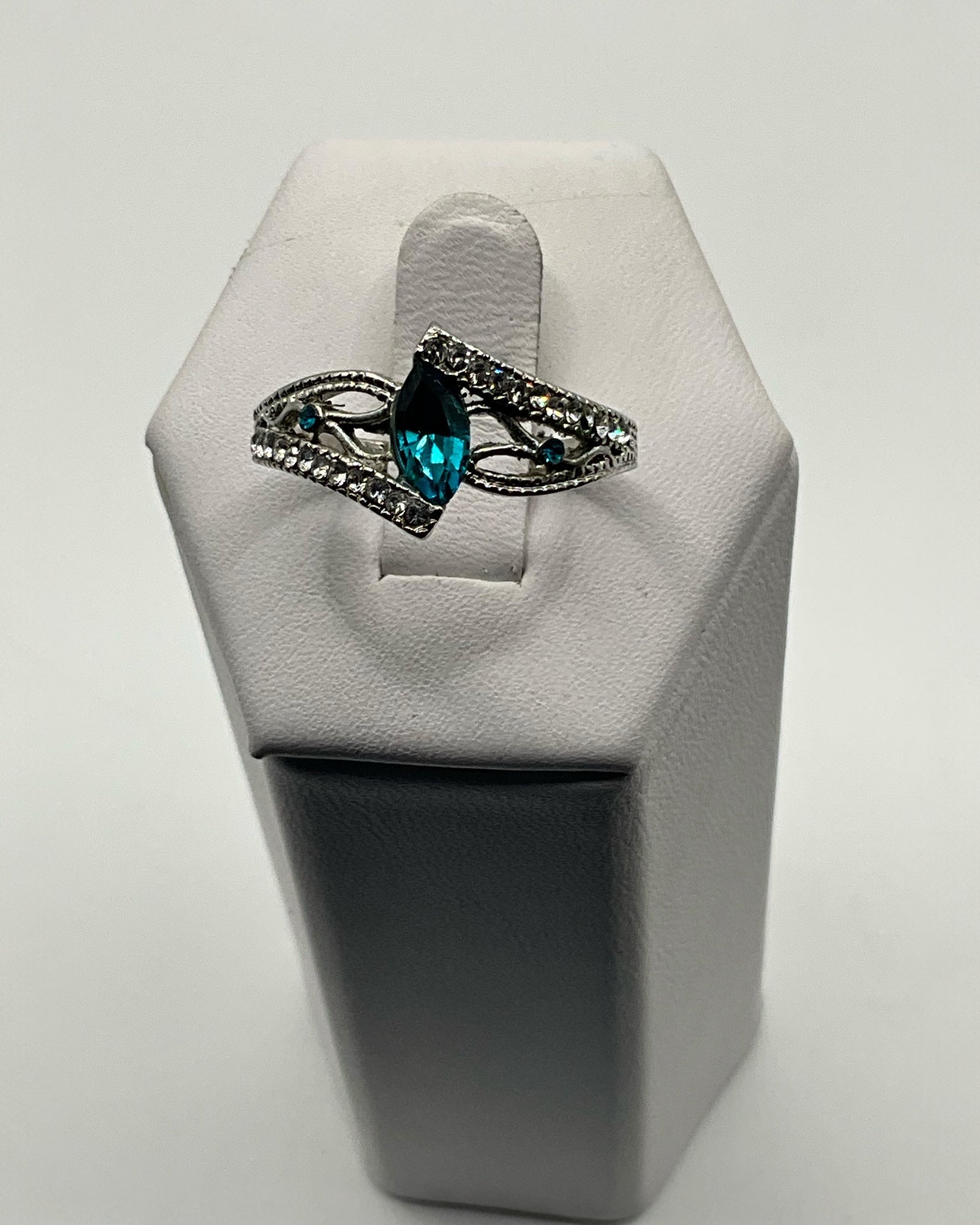 Blue Topaz Marquises Ring - Estate Sale (Great Condition)