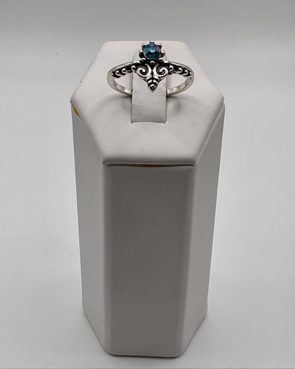 Blue Topaz Pointed Ring - Estate Sale (Great Condition)
