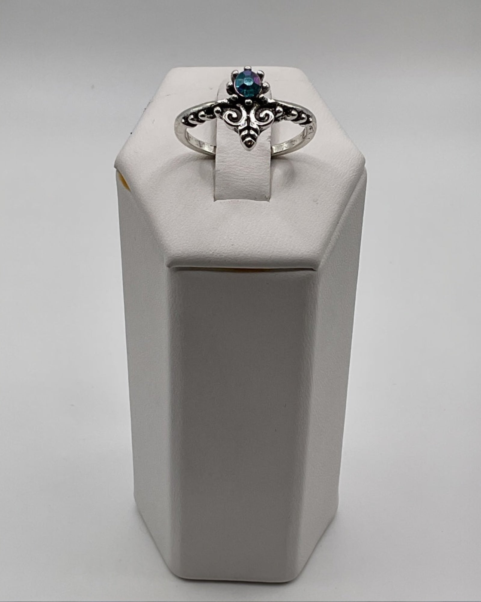 Blue Topaz Pointed Ring - Estate Sale (Great Condition)